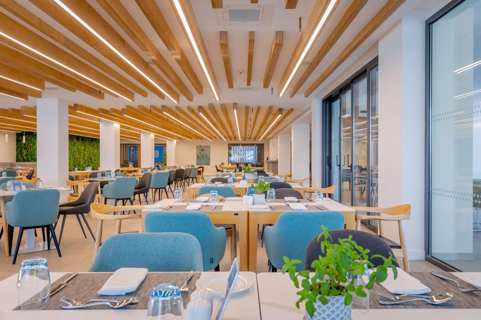 Radisson Beach Resort Ларнака Экстерьер фото