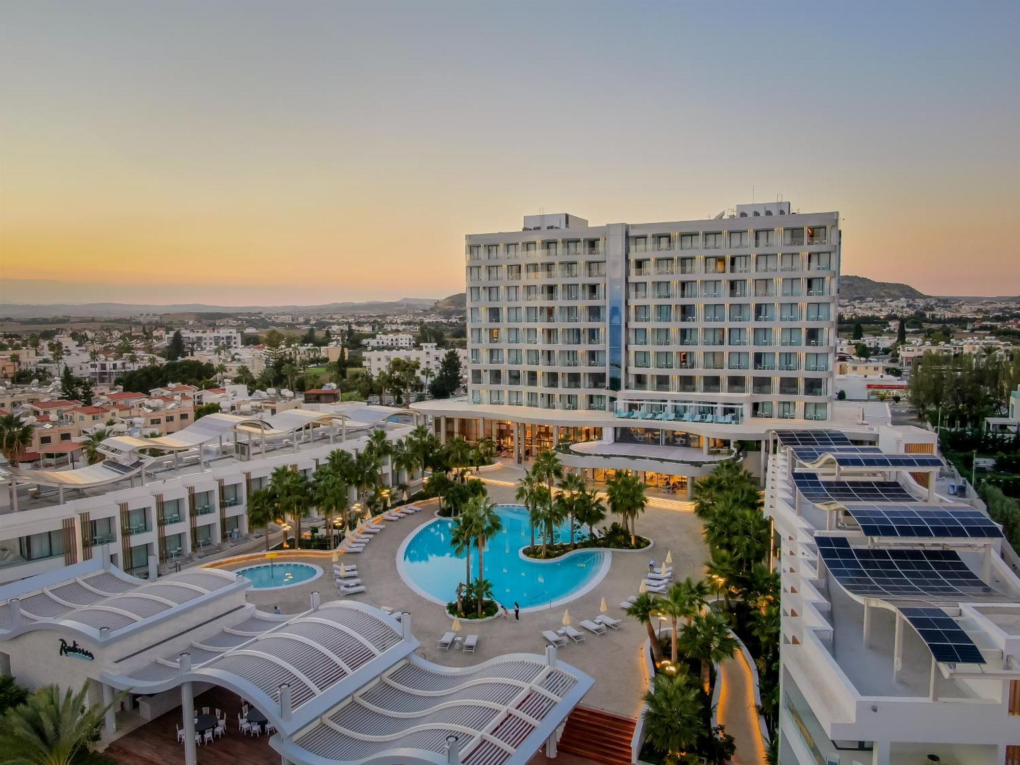 Radisson Beach Resort Ларнака Экстерьер фото