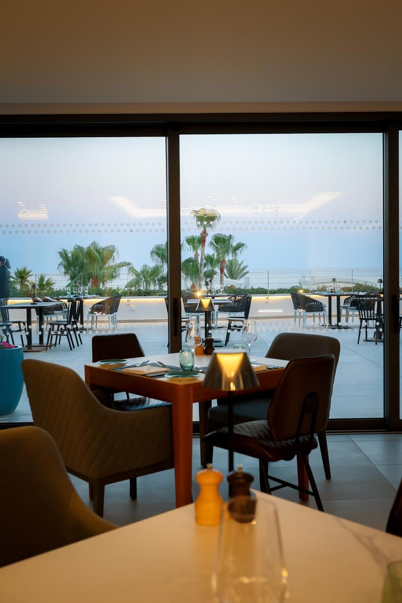 Radisson Beach Resort Ларнака Экстерьер фото